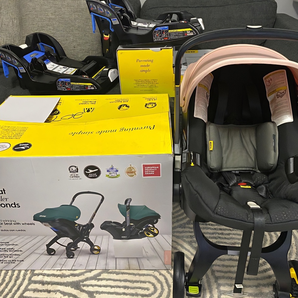 2 bases Doona All-in-One CarSeat/Stroller with 2 bases